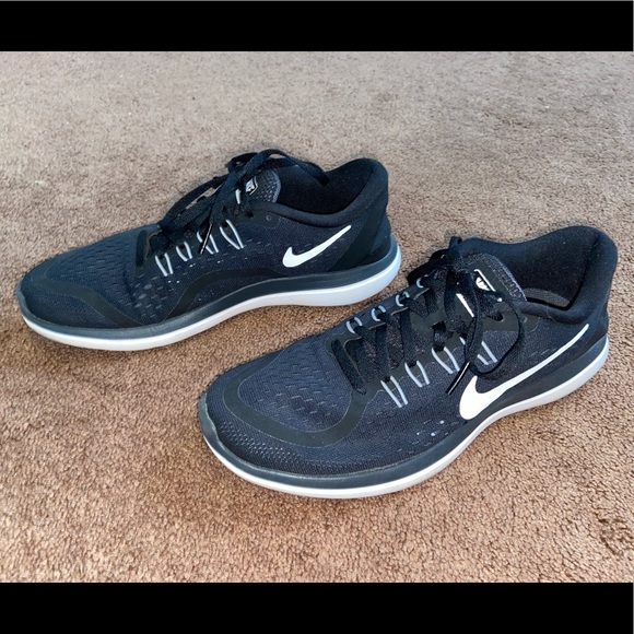 Nike Shoes - Nike Flex Run sneakers (size 8.5 woman)